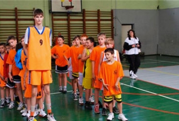 VĐV bóng rổ tuổi teen cao nhất thế giới